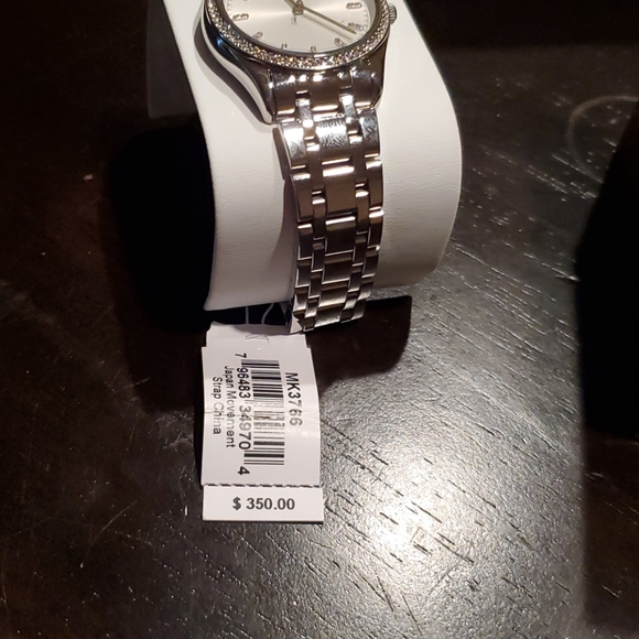 Watch - Picture 2 of 9